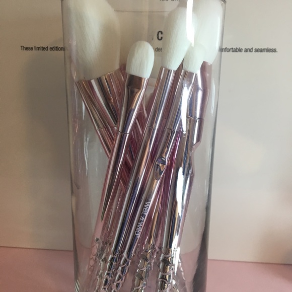 ON SALE!!Only 1 left! Wet n Wild  brush set!!! - Picture 3 of 8